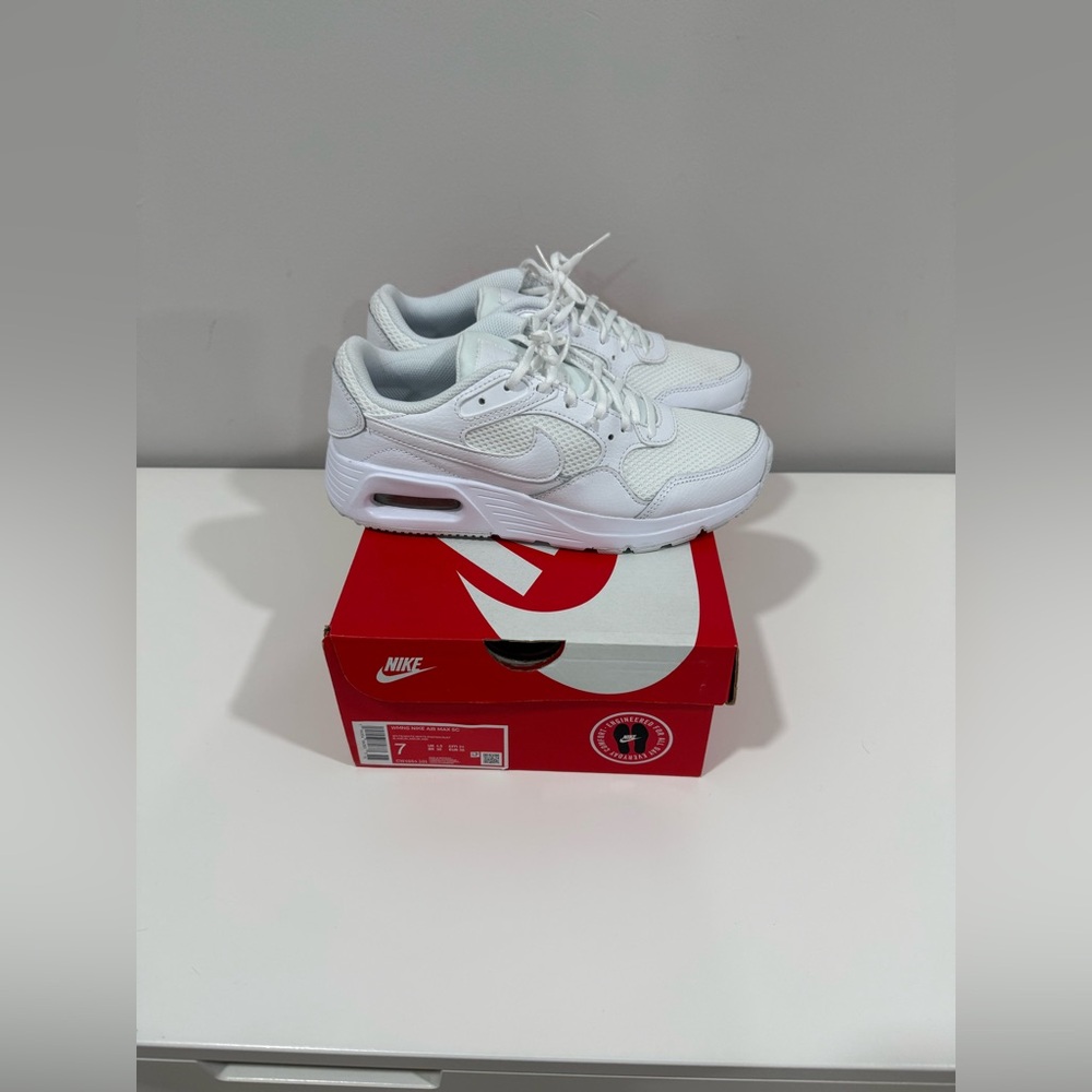 EUC Nike Women’s Air Max SC in White - Size Women’s 7